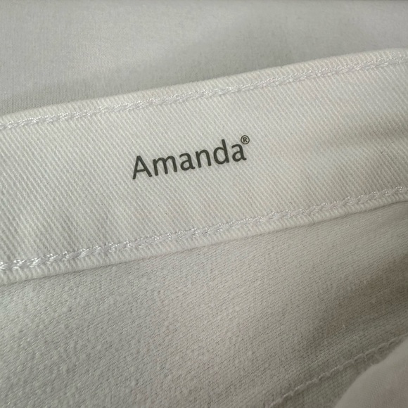 Gloria Vanderbilt Amanda White Embroidered Capri Jeans Slimming Size 12 - Picture 5 of 9